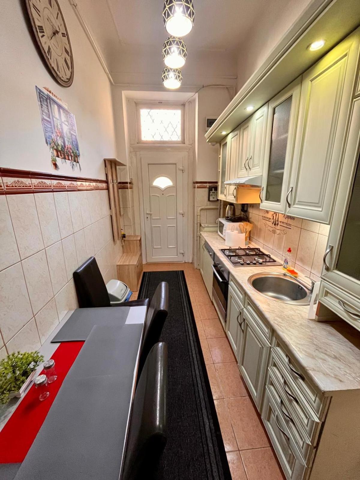 Kalvaria With Balcony, Free Parking And Ac Будапеща Екстериор снимка