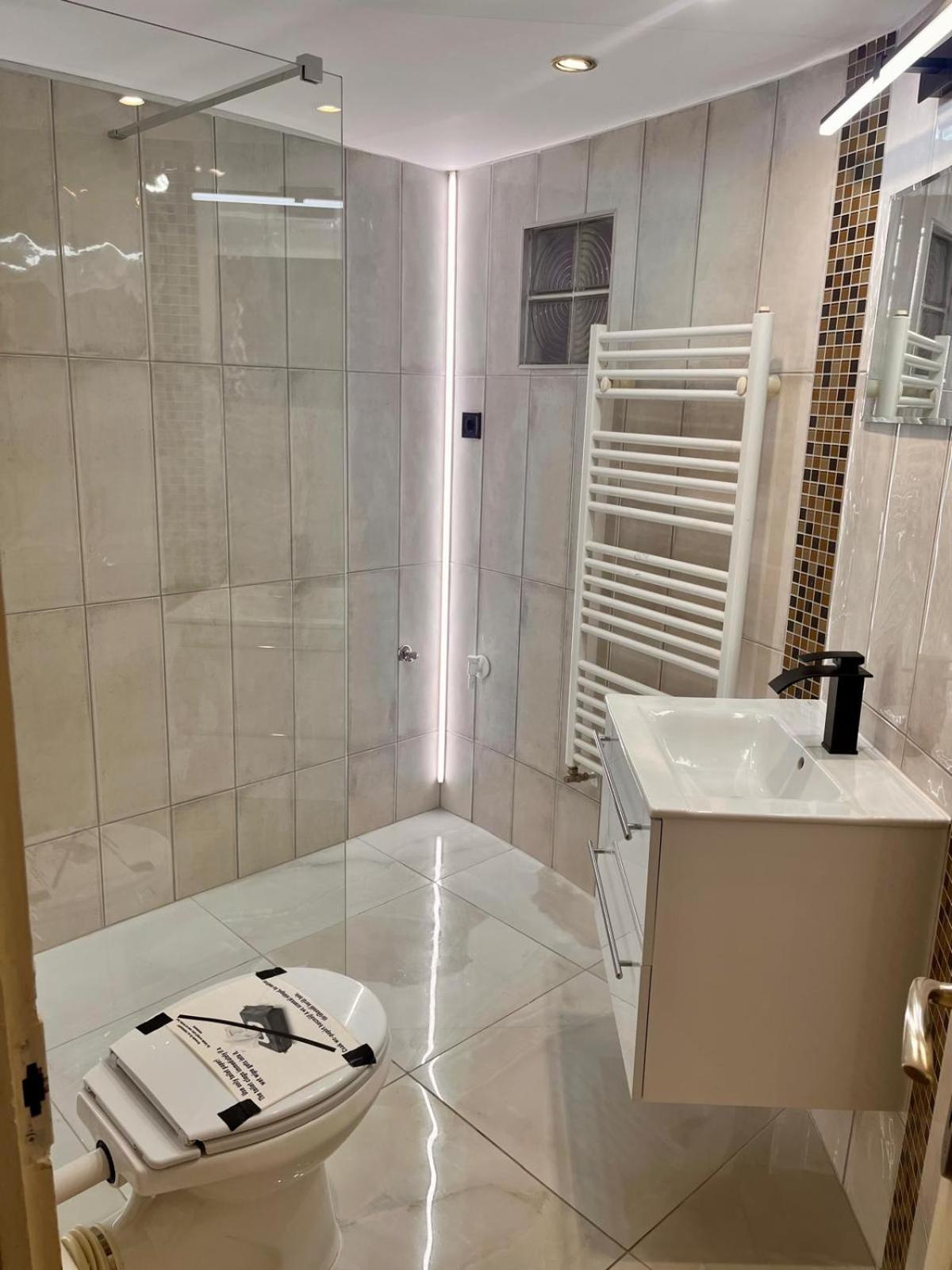 Kalvaria With Balcony, Free Parking And Ac Будапеща Екстериор снимка