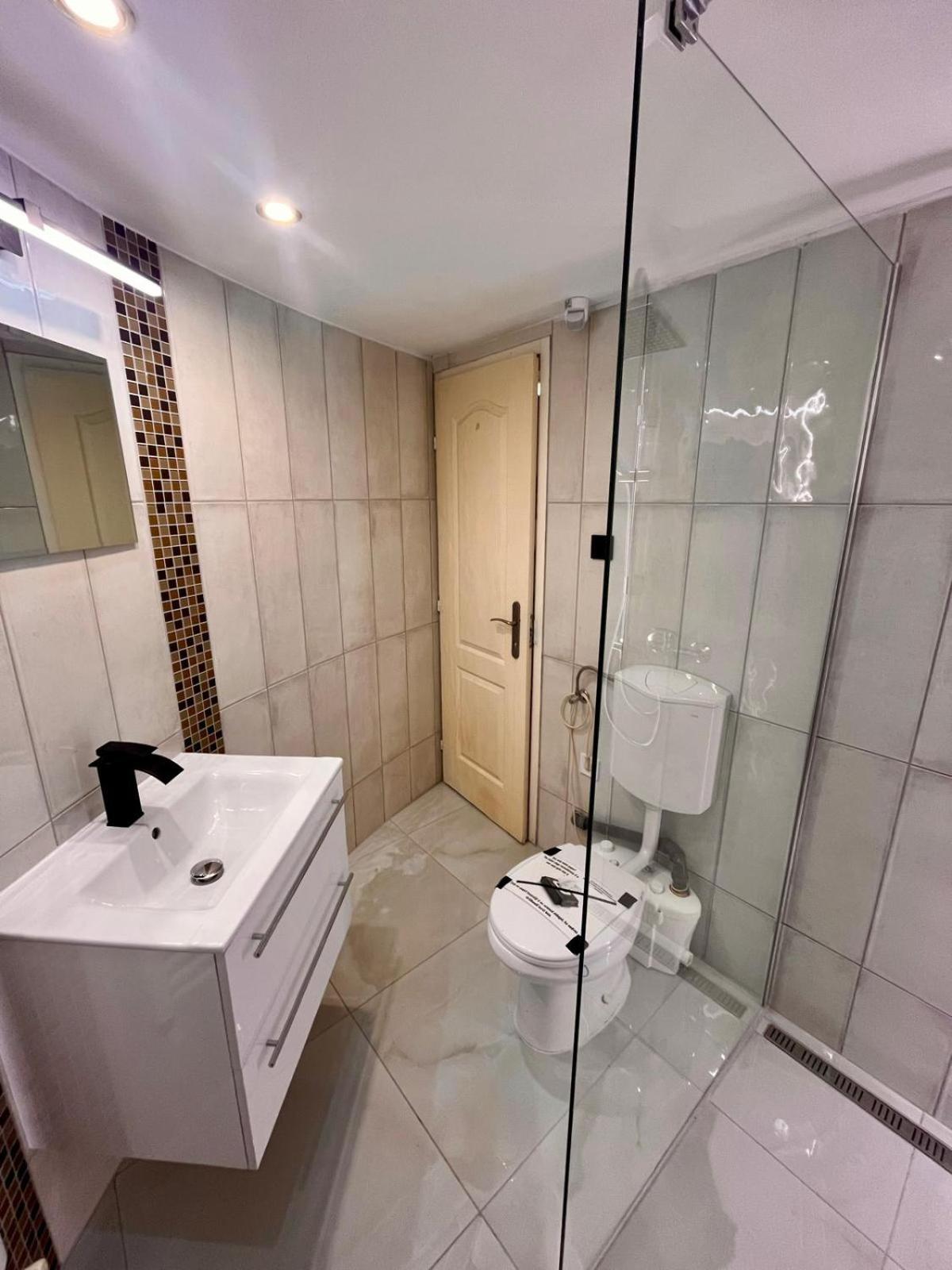 Kalvaria With Balcony, Free Parking And Ac Будапеща Екстериор снимка