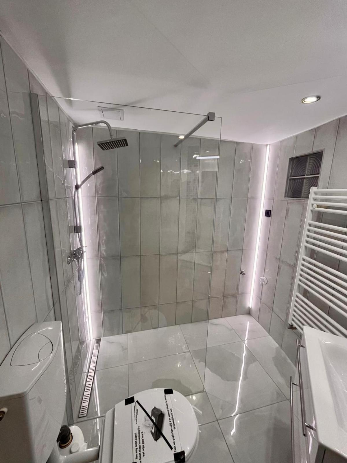 Kalvaria With Balcony, Free Parking And Ac Будапеща Екстериор снимка