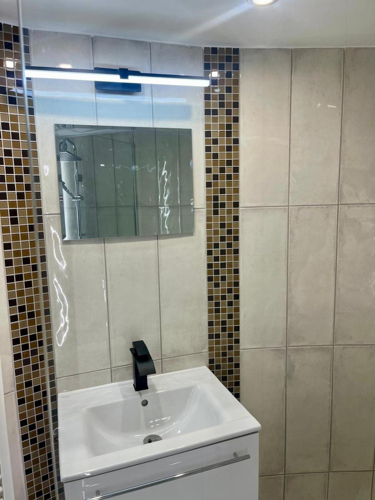 Kalvaria With Balcony, Free Parking And Ac Будапеща Екстериор снимка